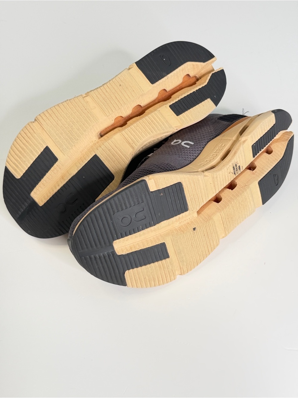 On Running Cloudnova Eclipse Savannah Sneakers Black Tan 26.98491 Womens 9.5 - Picture 6 of 8